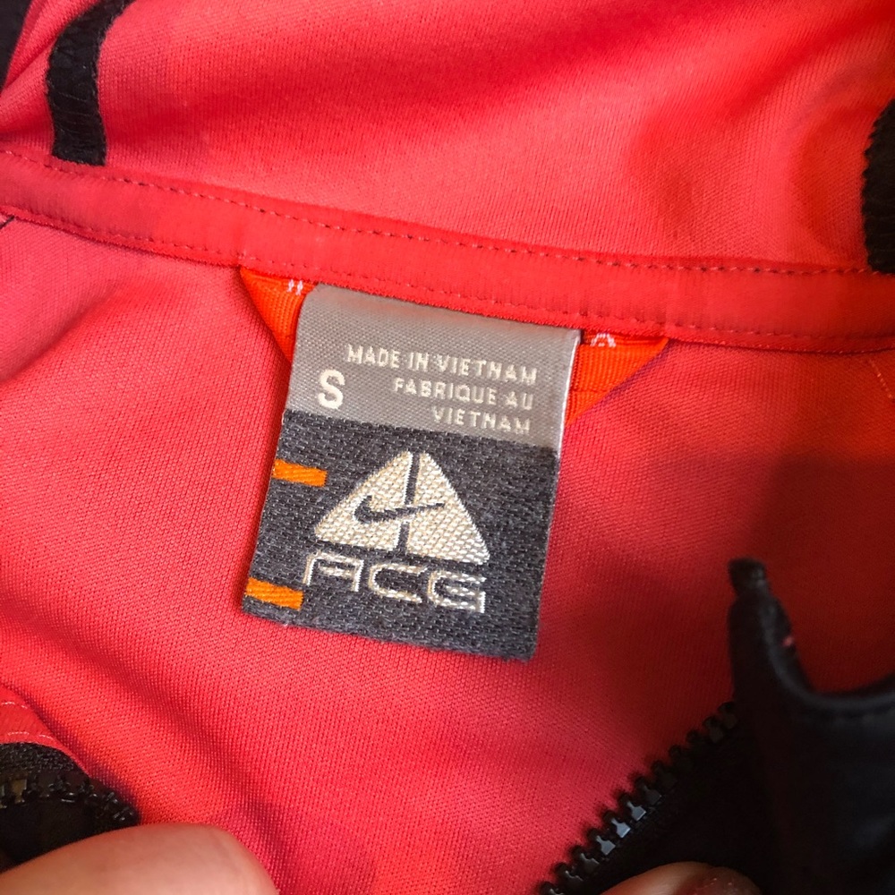 thumbhole jacket nike